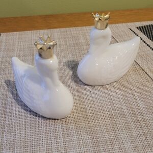 Avon White Milk Glass Swan Purfume 2 Bottles with Gold tone cap, collectible